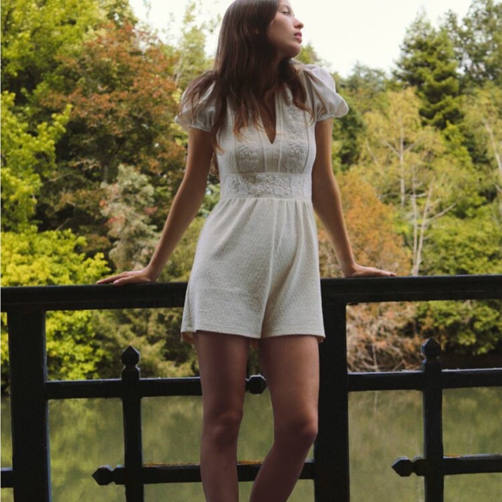 Zara cream romper. Size medium. New with tags.